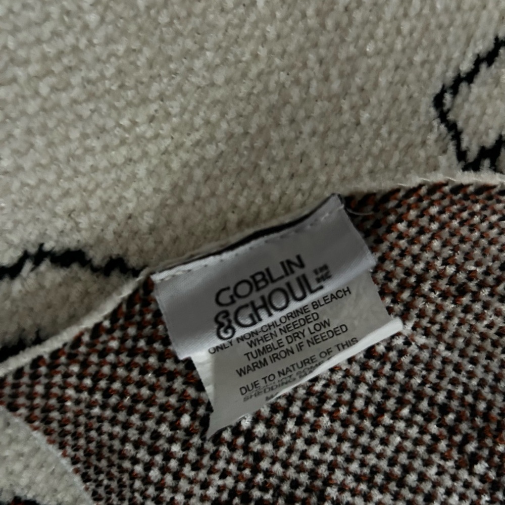 Goblin & Ghoul Black and White blanket - Picture 6 of 9